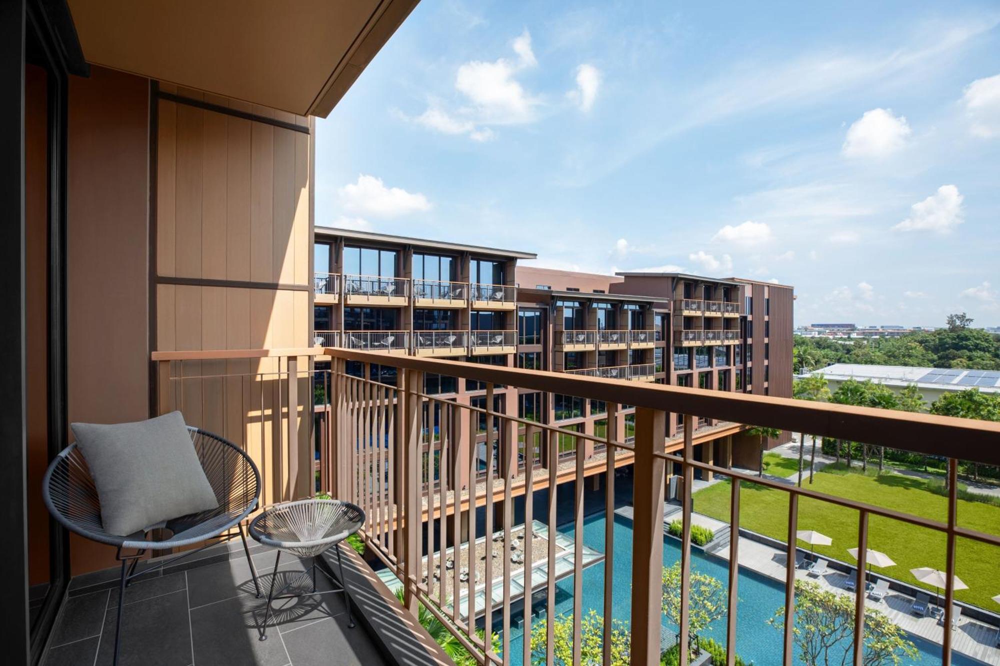 Courtyard By Marriott Bangkok Suvarnabhumi Airport Экстерьер фото