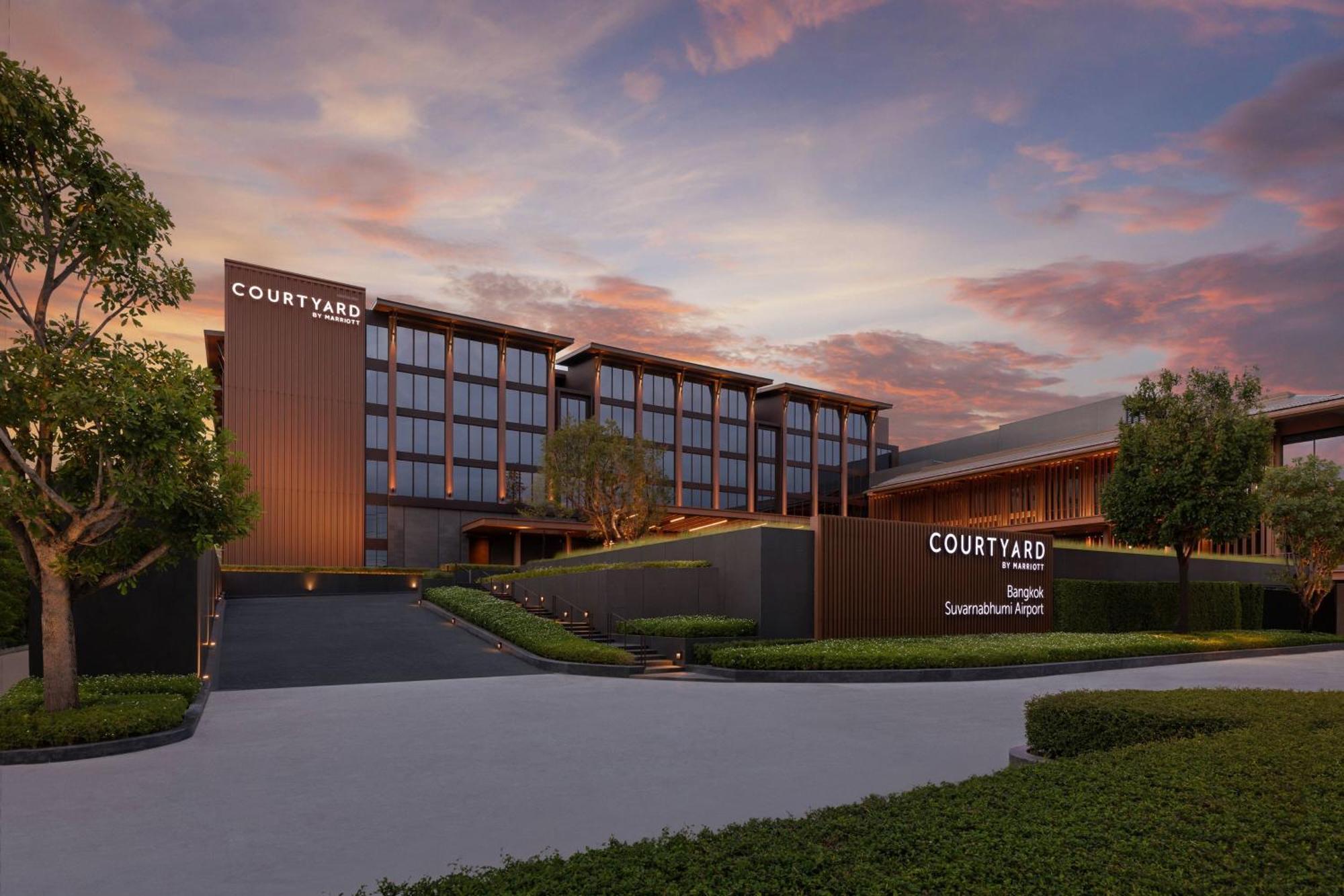 Courtyard By Marriott Bangkok Suvarnabhumi Airport Экстерьер фото