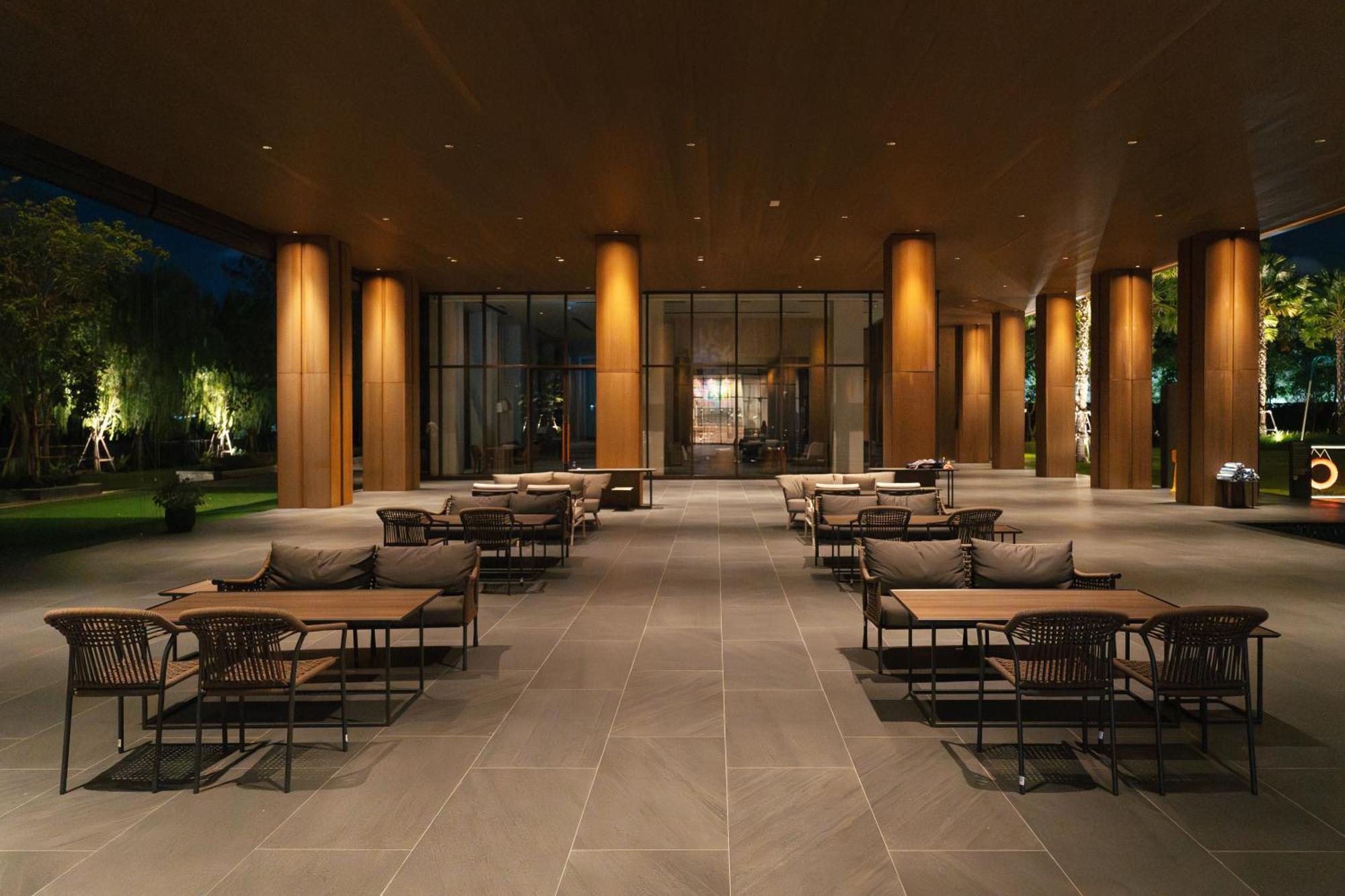 Courtyard By Marriott Bangkok Suvarnabhumi Airport Экстерьер фото