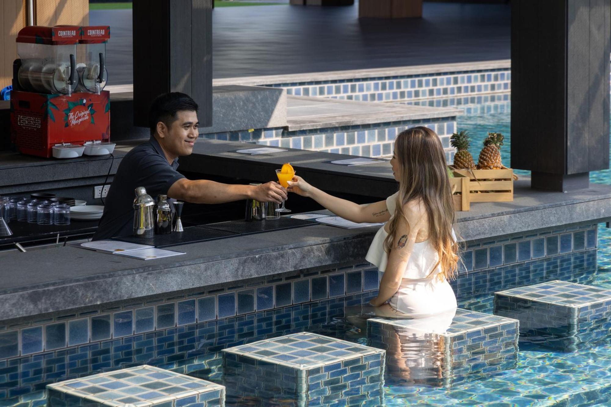 Courtyard By Marriott Bangkok Suvarnabhumi Airport Экстерьер фото