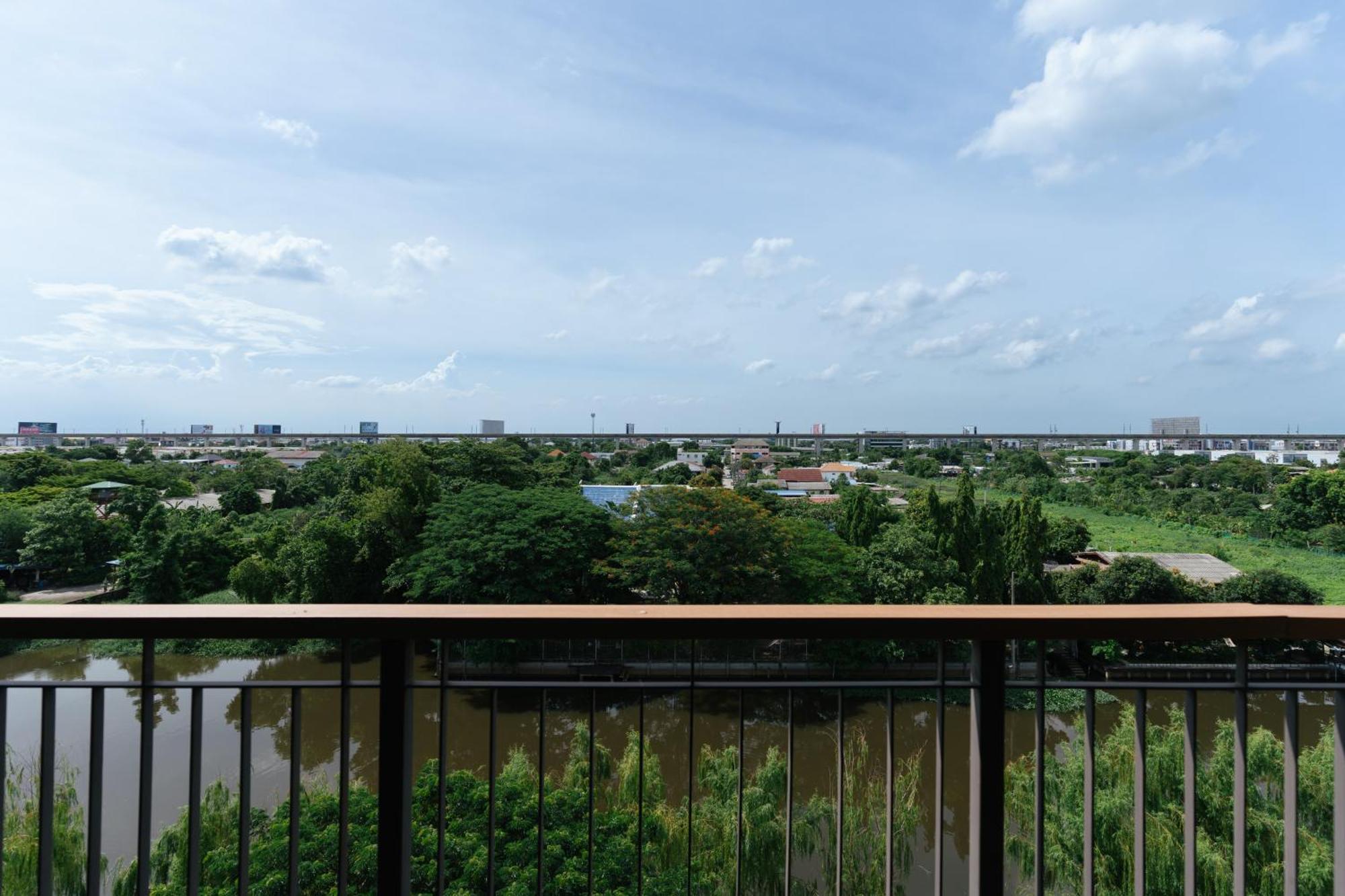 Courtyard By Marriott Bangkok Suvarnabhumi Airport Экстерьер фото