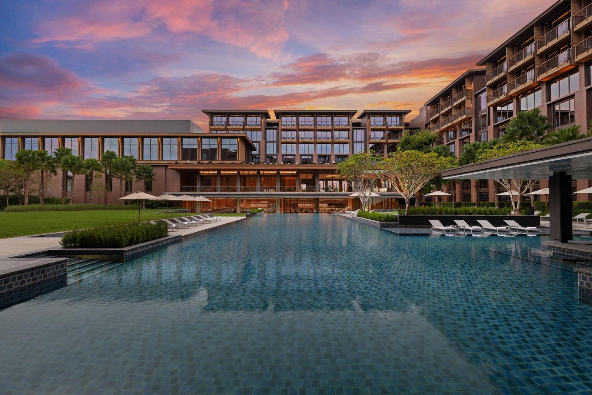 Courtyard By Marriott Bangkok Suvarnabhumi Airport Экстерьер фото