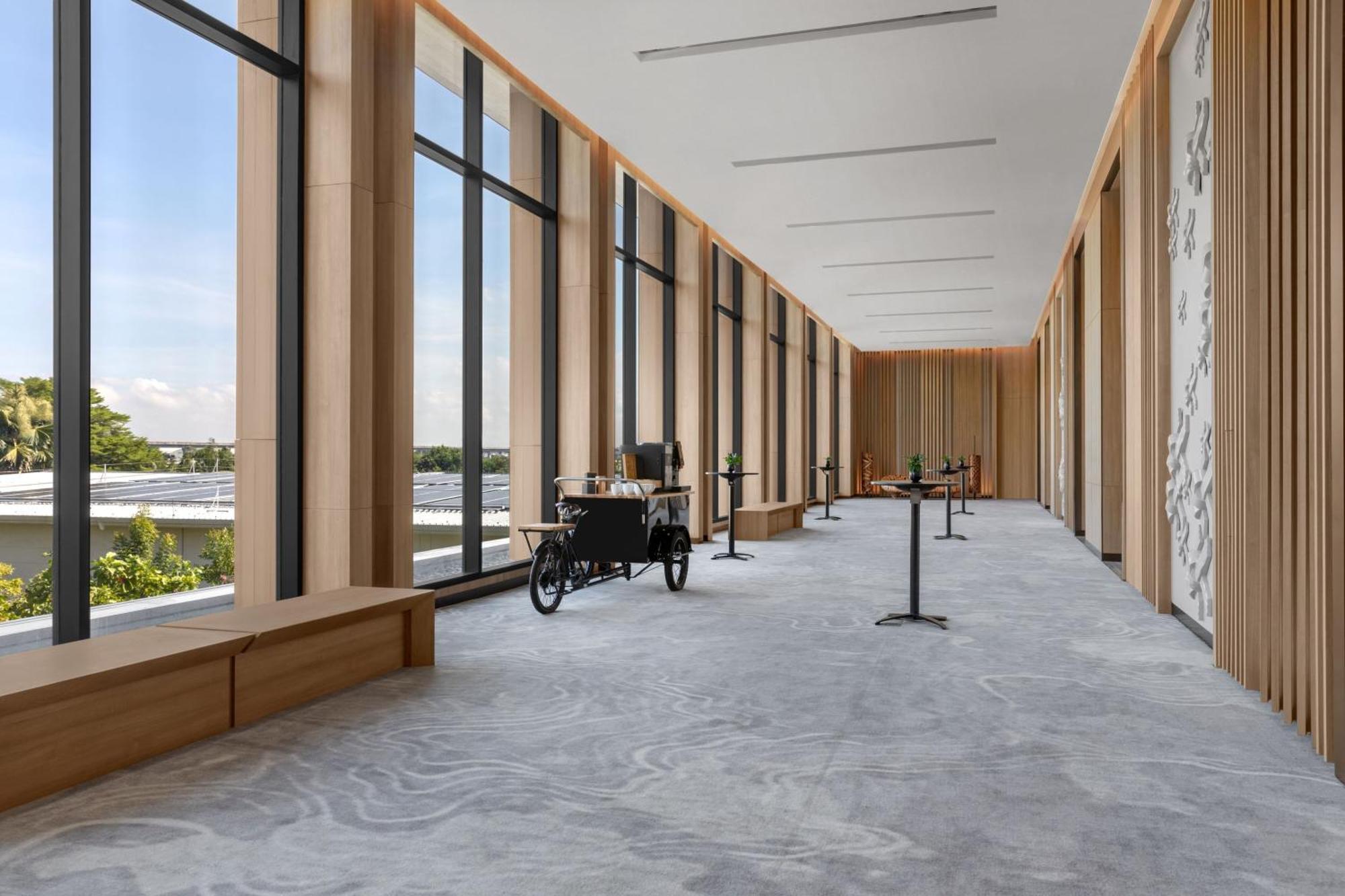 Courtyard By Marriott Bangkok Suvarnabhumi Airport Экстерьер фото
